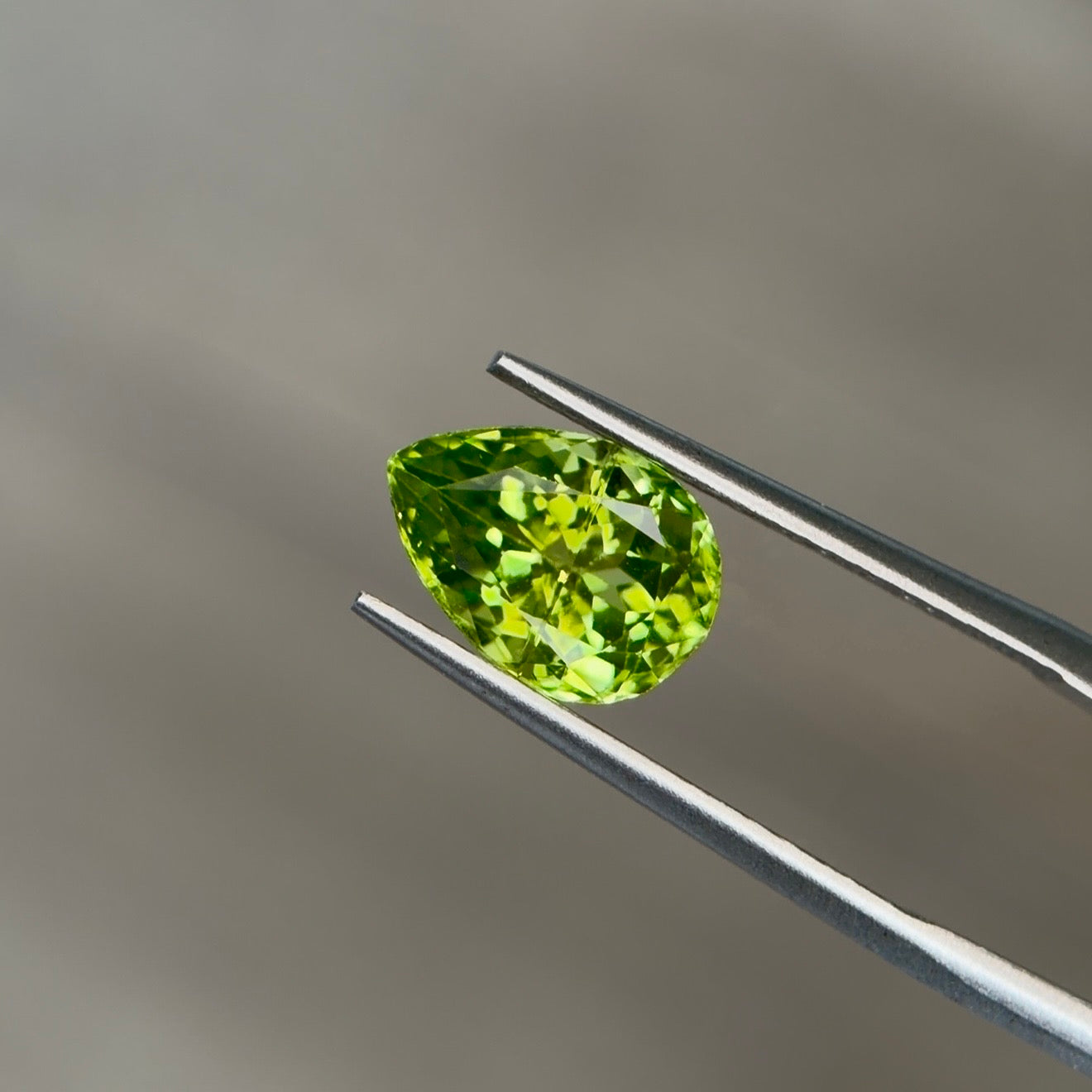 2.37 ct Natural Peridot Olive Green – Pear Cut – AIG Certified