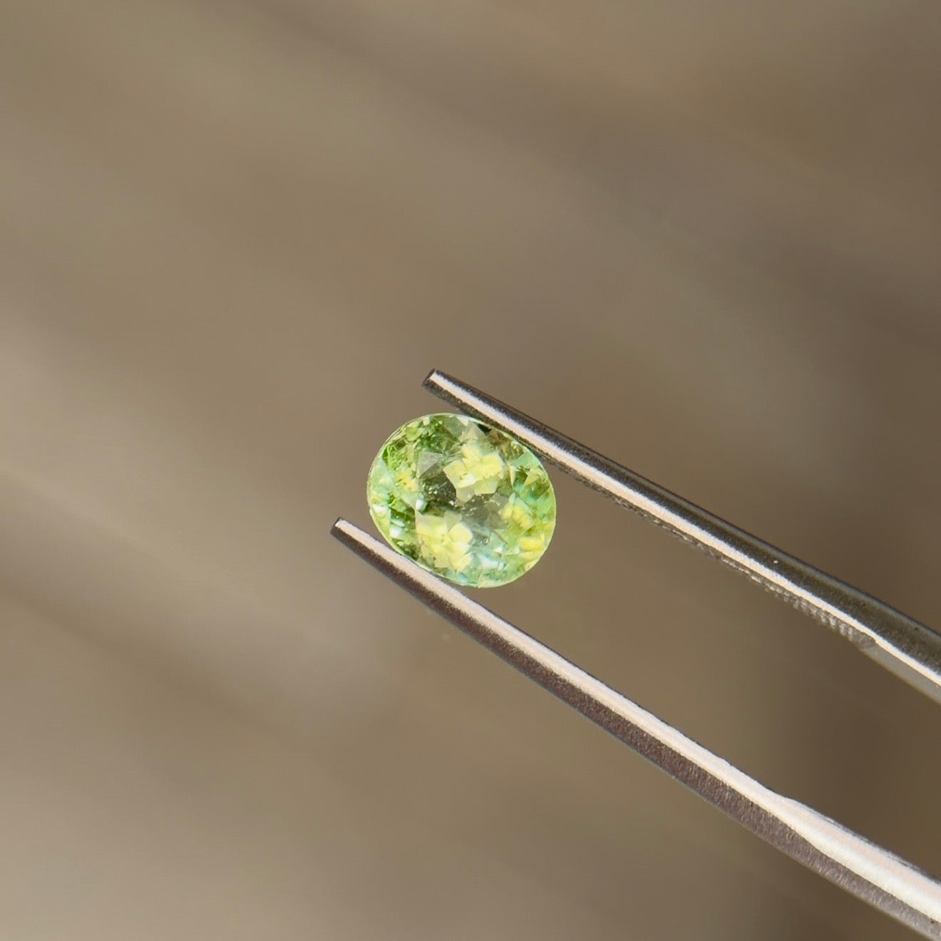 0.96 ct Natural Paraiba Tourmaline Neon Green – Oval Cut – Mozambique – AIG Certified