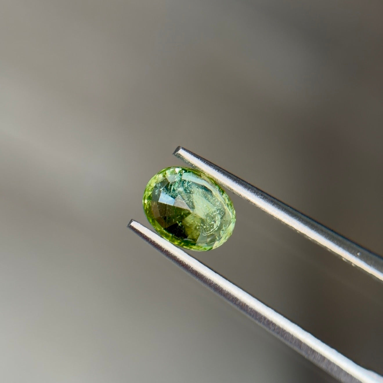 0.68 ct Natural Paraiba Tourmaline Neon Green – Oval Cut – Mozambique – AIG Certified