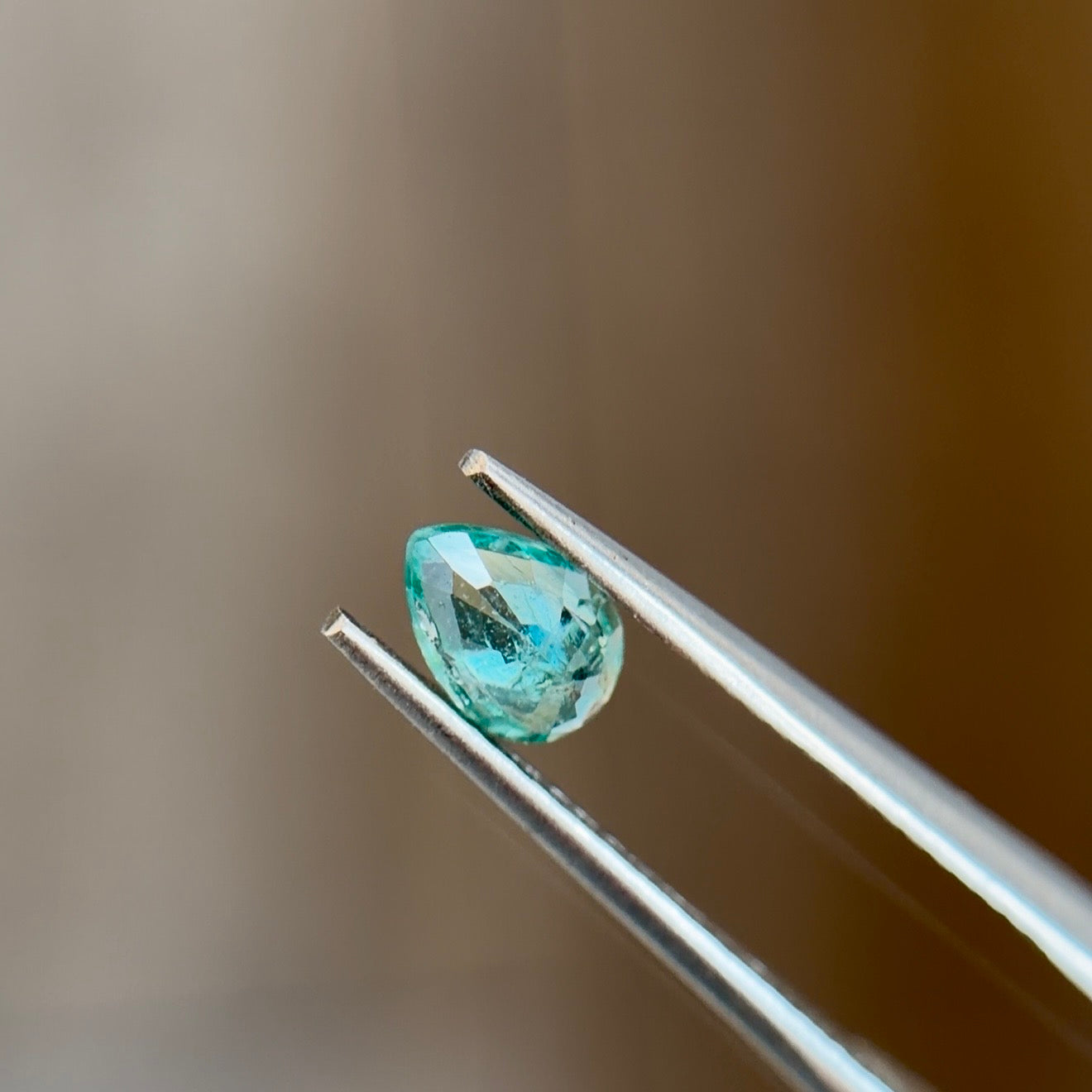 0.40 ct Natural Emerald Green – Pear Cut – Zambia – AIG Certified