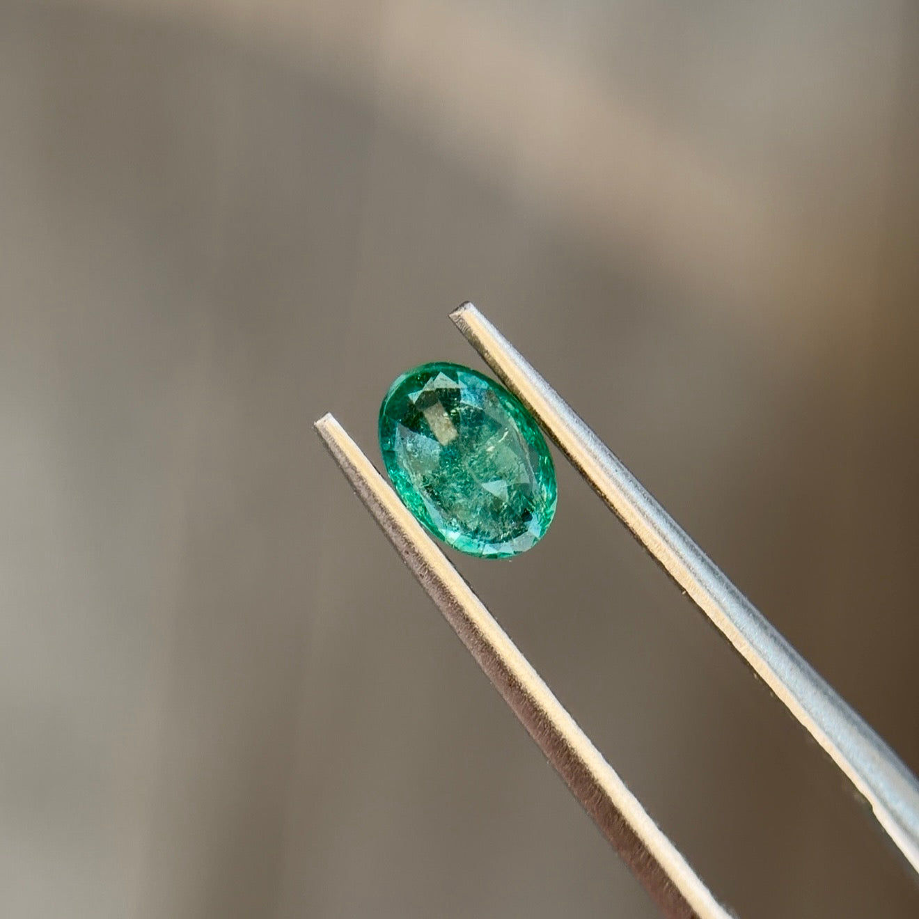 0.41 ct Natural Emerald Green – Oval Cut – Zambia – AIG Certified