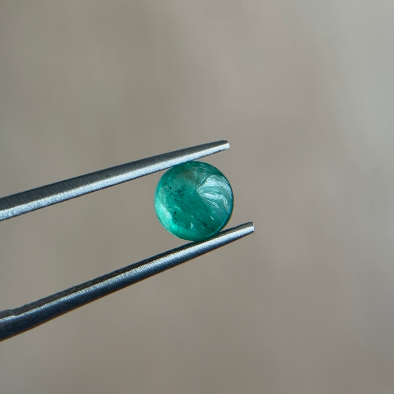0.76 ct Natural Emerald Green – Round Cabochon – Zambia – AIG Certified