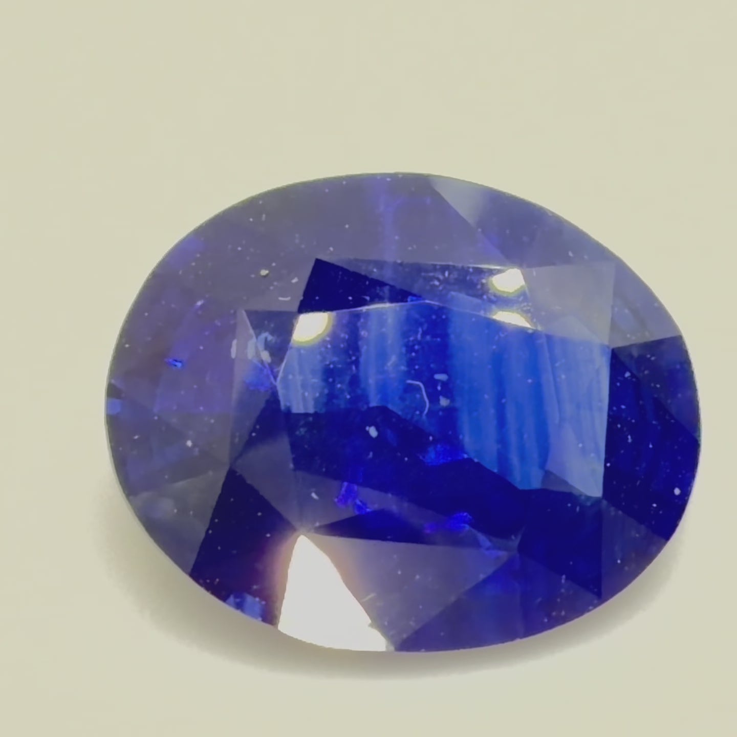 6.37 ct Blue (Royal) Sapphire – Oval Cut – Heated – Sri Lanka