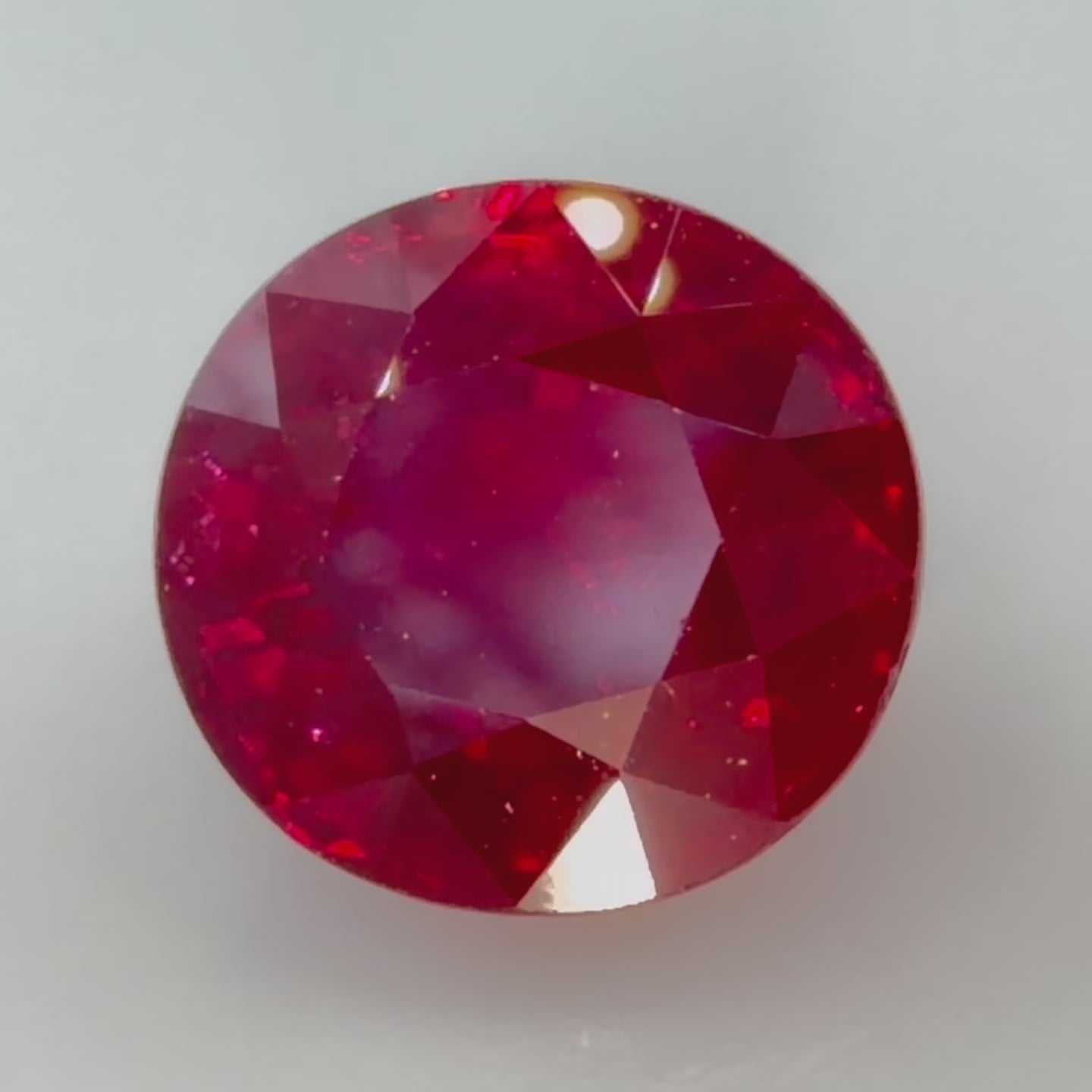 5.04 ct Red (Vivid) Ruby – Oval Cut – Heated – Madagascar